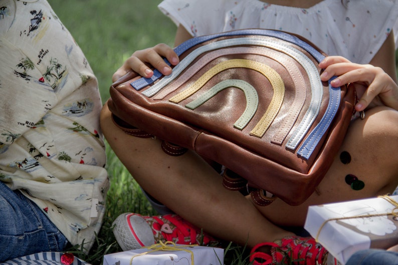 Regenboog leren rugzak voor kinderen, kinderrugzak met schattige vorm voor de kleuterschool, leren kindertas Boho afbeelding 3