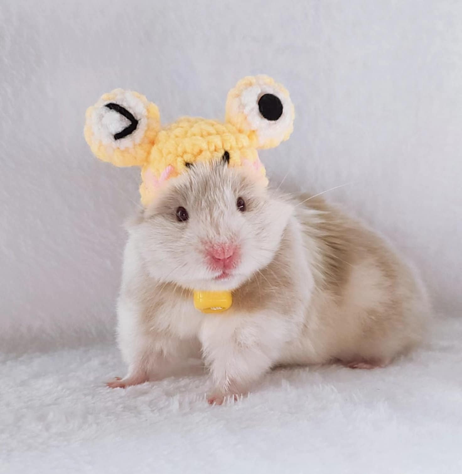 手作りの黄色い瞬き目カエルのペット帽子 - ハリネズミ/ハムスター