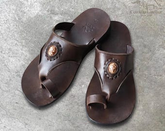 Handmade Leather Cowrie Shell Toe Loop Sandals, Boho Thong Flip Flops, Unisex Footwear