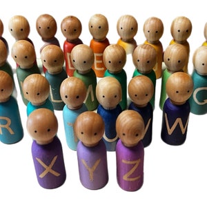 Juego de muñecas con clavijas de madera del alfabeto arcoíris - Juguetes Montessori