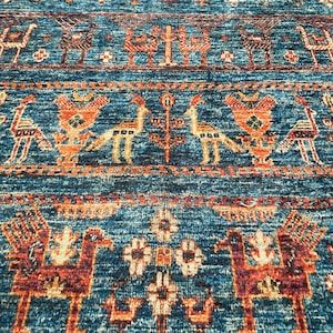 Alfombra persa azul 8x10, alfombra Kilim azul 8x10, alfombra azul vintage oriental, Kilim de Besarabia, alfombra azul de tamaño personalizado, alfombra azul con estampado de animales imagen 9