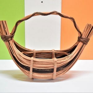 Gondola shaped willow basket, wicker basket, woven basket, willow basket, round handled basket, display basket, peeled real willow wood
