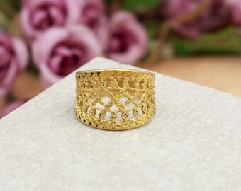 Anillo de ángel querubín en tono dorado hecho a mano con diseño floral. Anillo romántico de estilo vintage. Joya única para mujeres y niñas.