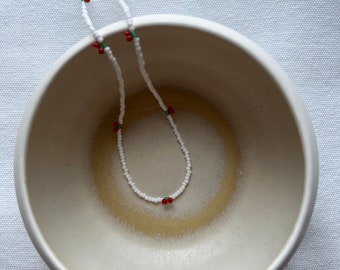 Collana con perline e ciliegie