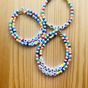 Personalisiertes Perlen Armband mit Buchstaben Rocailles Bunt