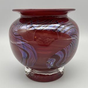 Studio Art Glass Crimson Red Iridescent Purple Filigrana Vase 5.25&quot; Clear Base