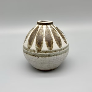 Sylvia Hardaker Kenilworth Pottery MCM Geometric 4" Ball Bud Vase after Leach