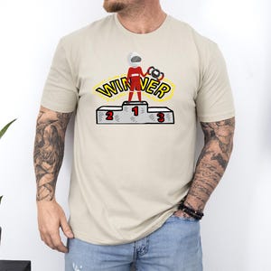 Camiseta de hombre con podio de ganadores • Camiseta de campeón de carreras • Camiseta gráfica de ganador de trofeos