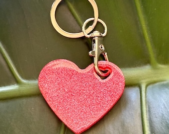 Handmade Heart Resin Keychain – Glitter Epoxy Charm, Cute Valentine’s Gift, Personalized Keyring, Love Token, Small Gift for Her