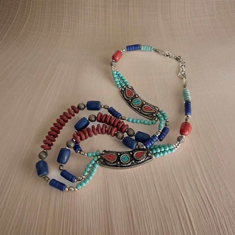 Collier Tibetano En Résine Ambre Avec Incrustations De Corail Et Turquoise - Gargantilla Boho