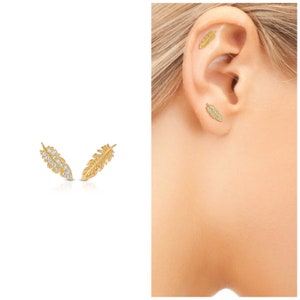 Kleine oorstekers met veren sterlingzilver • traguskraakbeenoorbel met klein blad • multi-piercing tweede gaatje • oorbel met veer