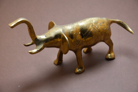 モロッコの真鍮製象の像：手彫りの置物 - Etsy 日本