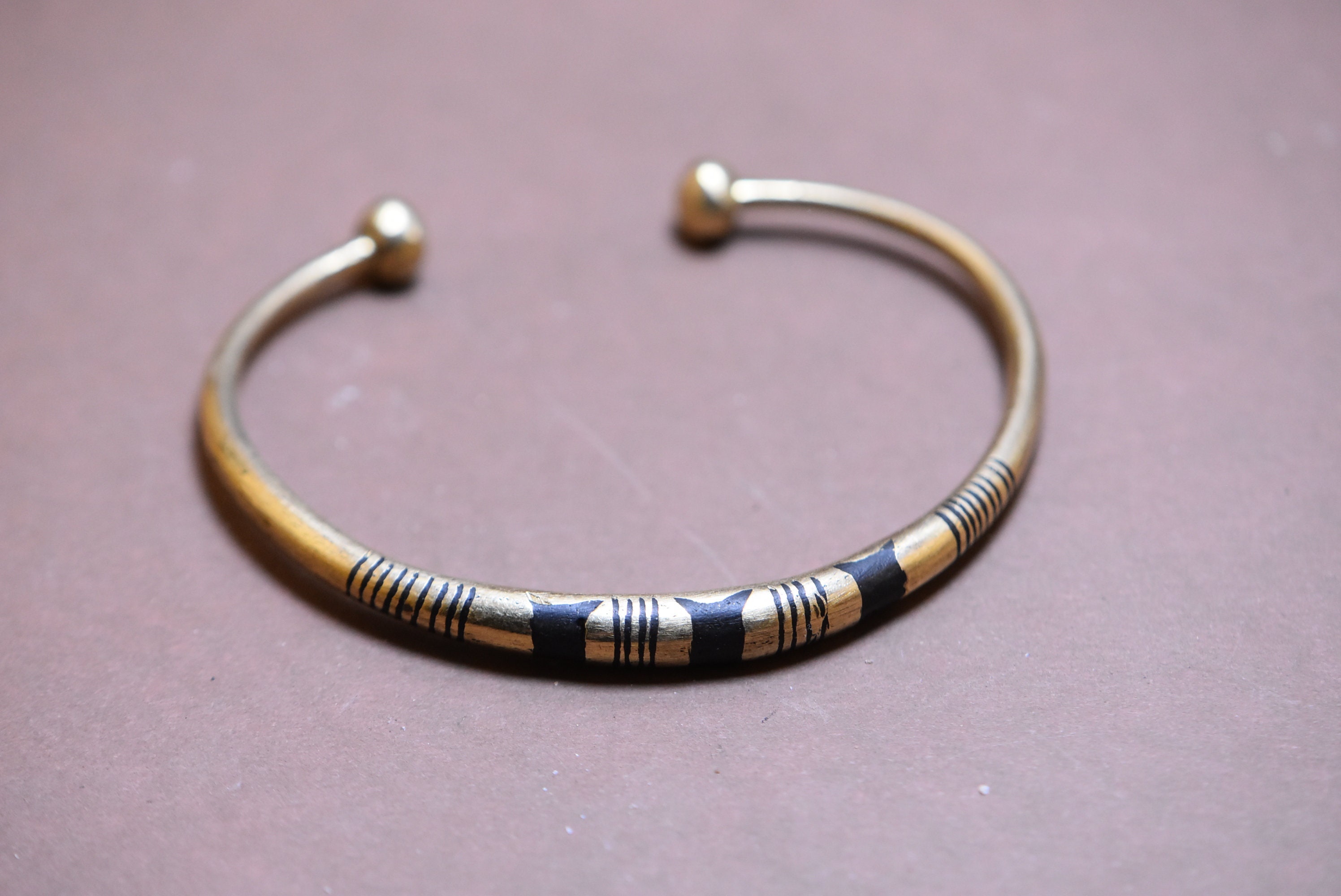 Tuareg Metal Single Inlay Etched Bracelet — Niger Bend