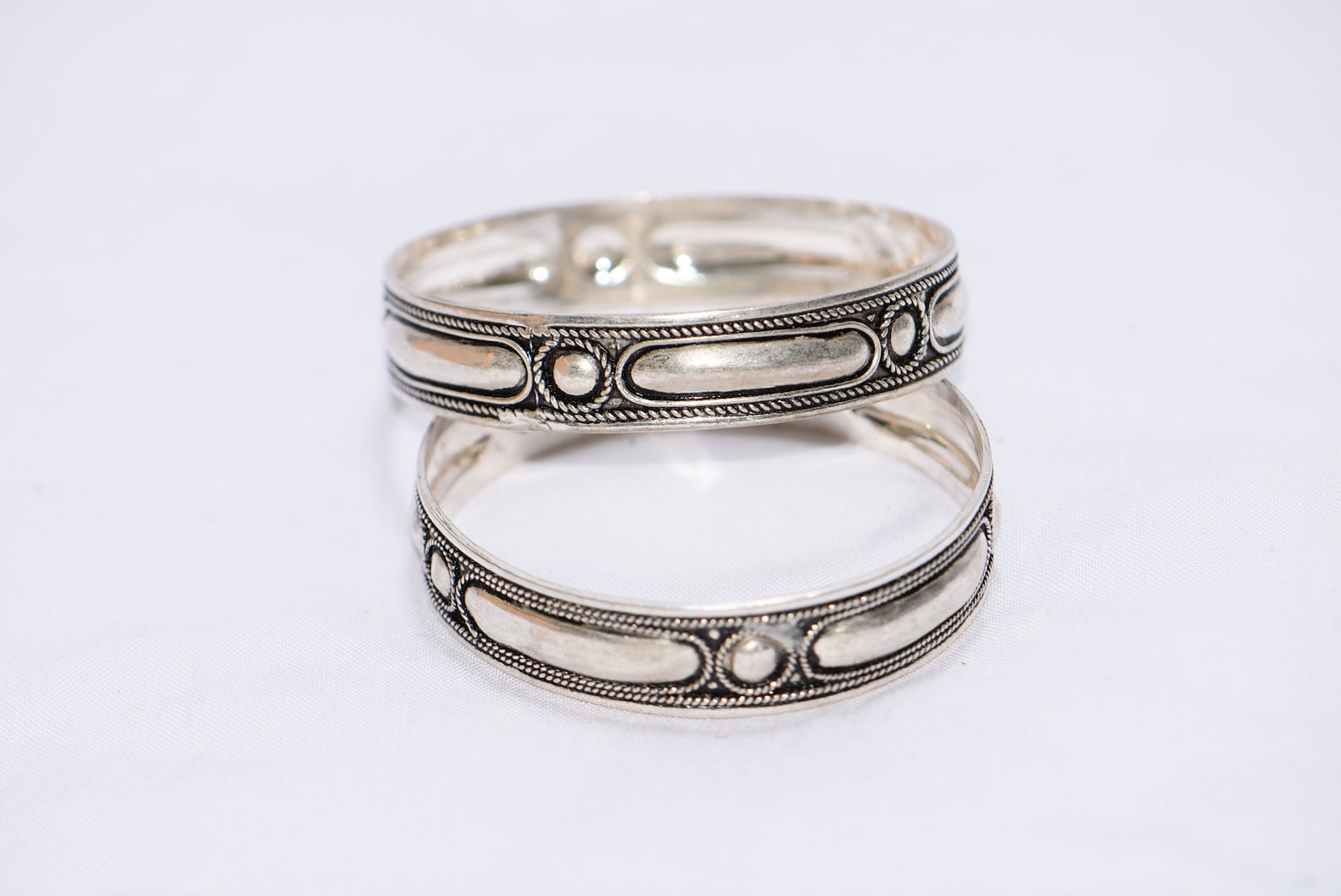 Bracelet En Argent Massif Filigrane Avec Ambre Noire - Occasion, Style Vintage - Pièce Unique Artisanale