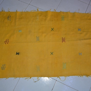 Handwoven Moroccan Silk Rug: Sabra Kilim, Ethnic Decor (150 CM X 90 CM)