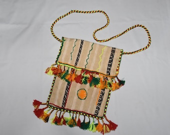 Bolsa de ombro de lã berbere tecida à mão: design marroquino vintage