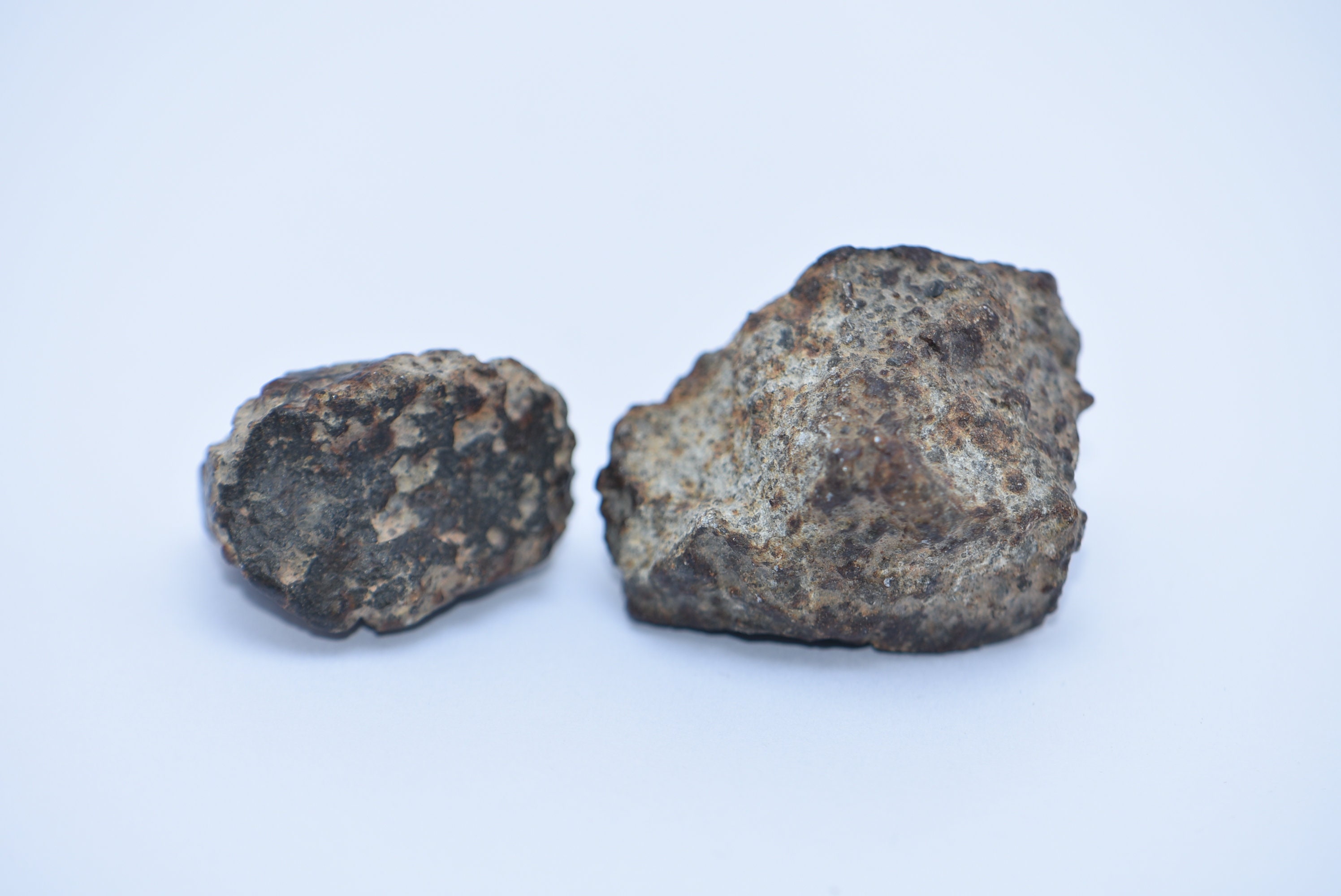 Météorite De Type Chondrite, Classée L6, Paire Meterite