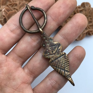 old ethnic brass cuivre fibula, antique berber fibula