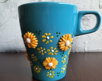 Daisy coffee mug, handmade coffee mug with daisies made of polymer clay, blue coffee mug with flowers, gift for mom, Gift for her