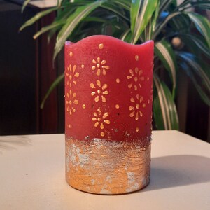Flameless red candle hand painted, flameless candle with daisies, decorated floral candle, red LED pillar candle, housewarming gift. home.
