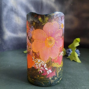 Flameless candle with spring flowers, LED floral candle with flowers, spring candle gift, flameless candle, decorated candle, gift for mom
