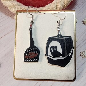 Black Cat Litter Box Earring, Cat Pooping Earrings, Cat Scoop Earrings, Engraved Acrylic Cat Earrings