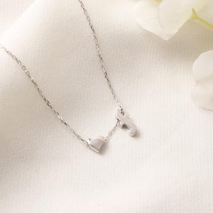 Collar con la letra F, collar con letra pequeña, collar personalizado, regalo elegante para ella, regalo para mujer, regalo para esposa, regalo para aniversario