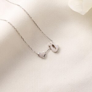 Collar con la letra Ö, collar con letra pequeña, collar personalizado, regalo elegante para ella, regalo para mujer, regalo para madre, regalo para novia
