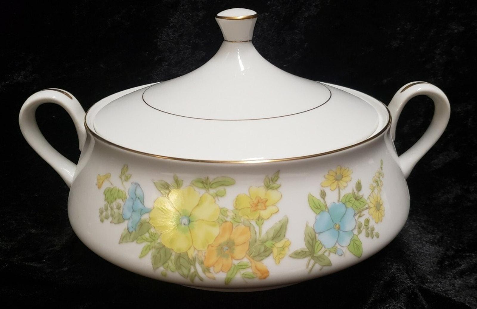 Ekco International Exquisite Fine China “Spring Bouquet” Serving Dish w/ Lid 67