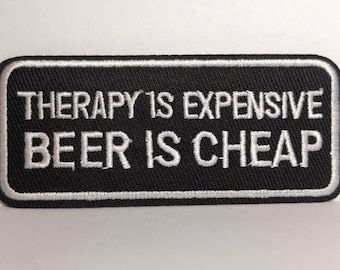 Parche de motocicleta bordado negro para planchar o coser "La nueva terapia es cara" y "La cerveza es barata".