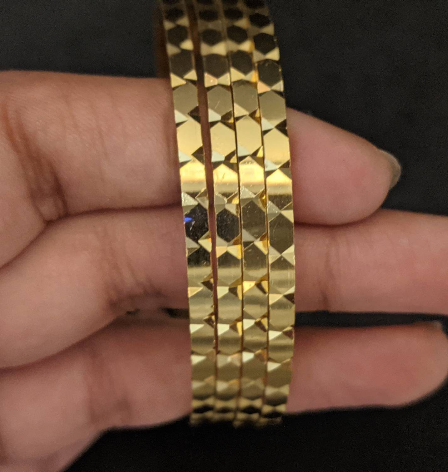 Gold side 2024 bangles designs