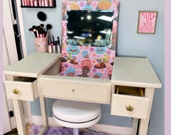 Vintage Pink Queen Makeup Vanity Table