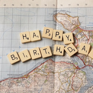 HAPPY BIRTHDAY Scrabble Buchstaben Snowdonia Karte | Llandudno Grußkarte |