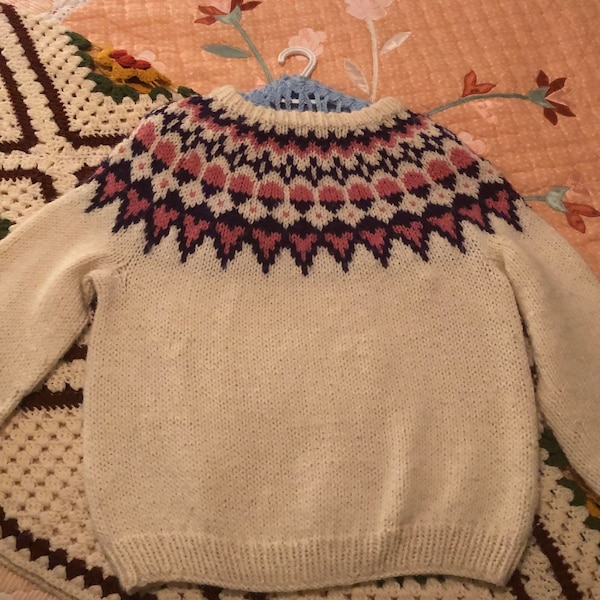 Vintage handknit fair isle sweater/cozy knit/ski sweater/vintage knit/cottagecore