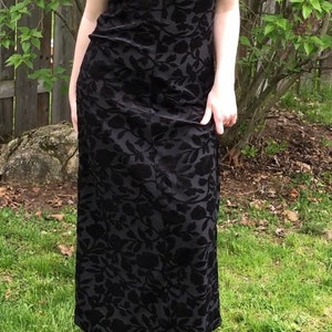 90's dress/pencil silhouette/floral velvet pattern image 4