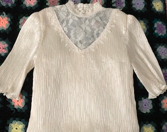 80s Victorian style blouse/Nu Mode/80s blouse/lace/shiny/shimmery