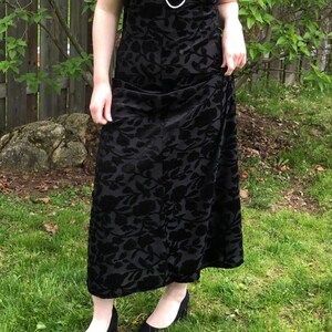 90's dress/pencil silhouette/floral velvet pattern image 5