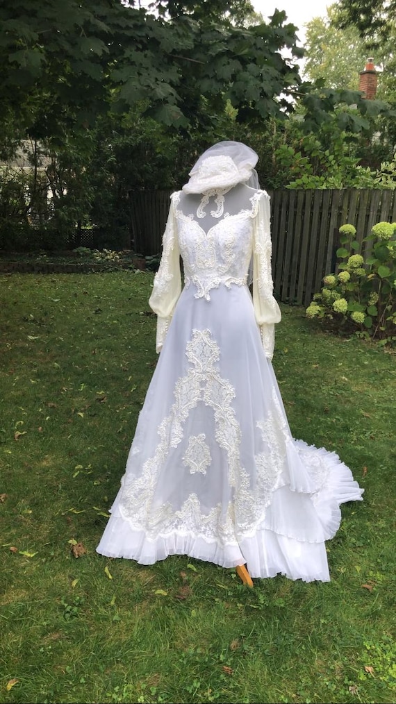 Vintage 1970s Lace Wedding Gown: Boho Bridal Dress Israel