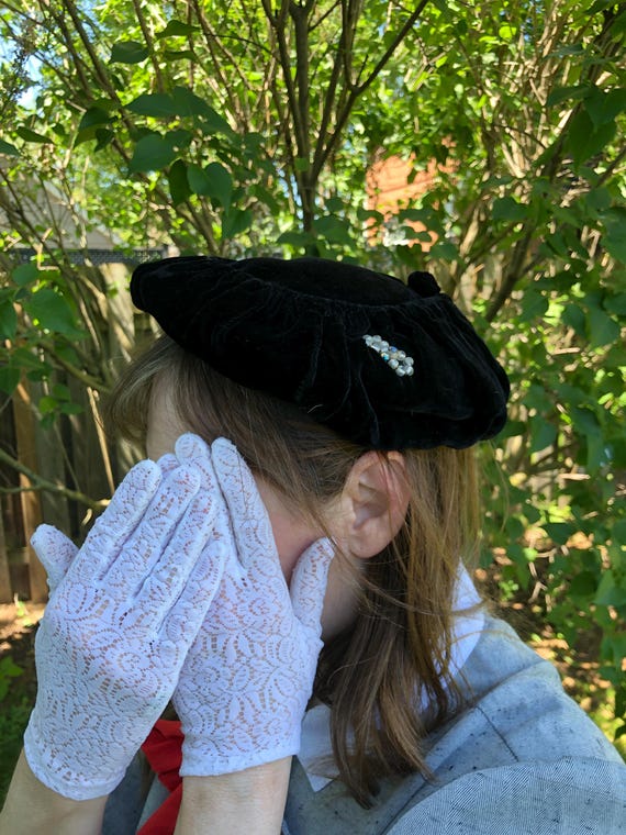 1960s black velvet beret with beaded accent/sixties aesthetic/velvet hat