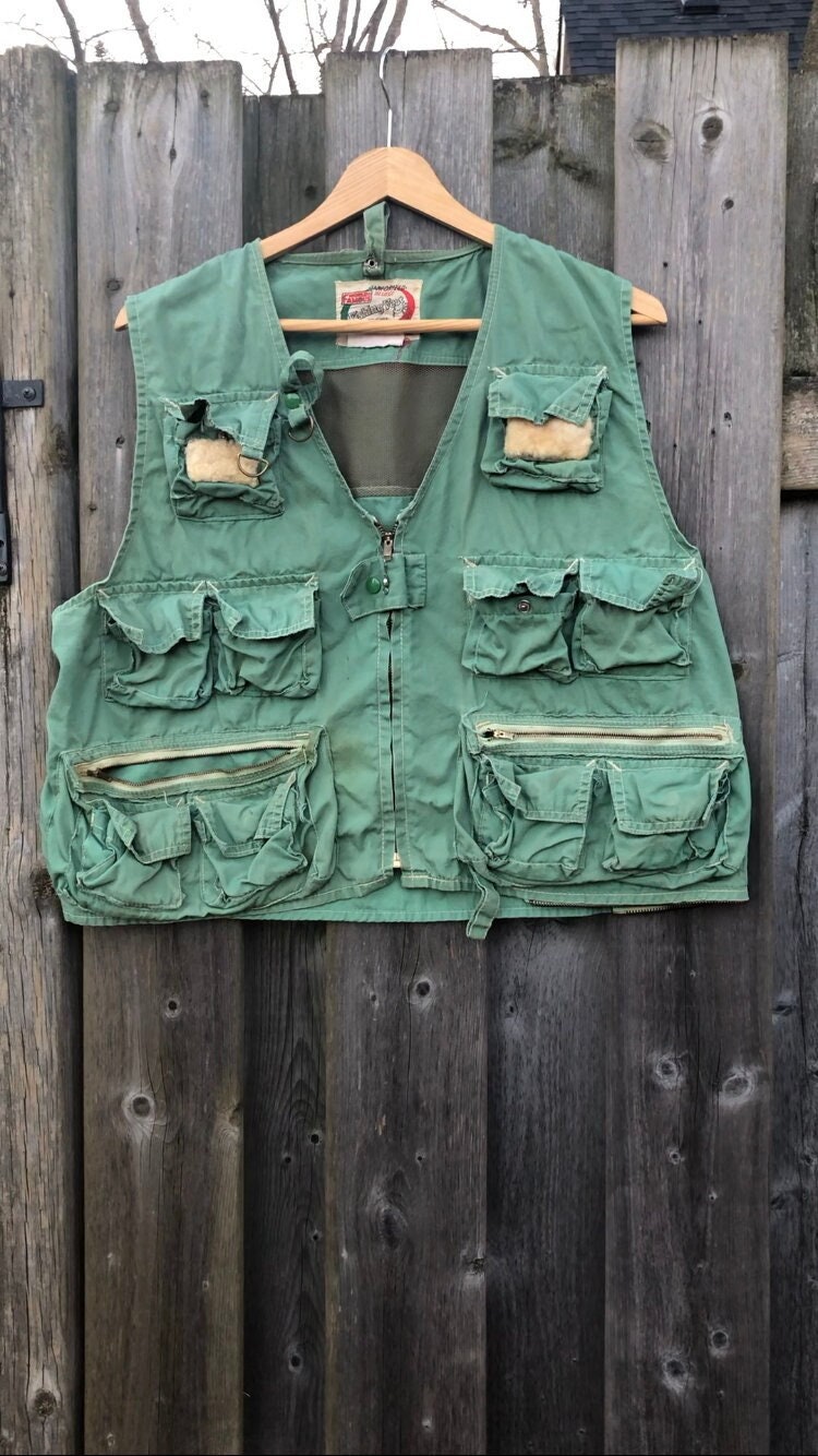 Vintage Orvis Fly Fishing Vest XL Lots of Pockets and Clips