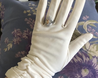 1960s Kayser brand white gloves with ruching at wrist/vintage gloves