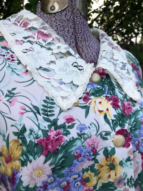 Vintage handmade floral blouse with lace collar/eighties fashion/eighties aesthetic/pretty in pink/Laura Ashley View 3