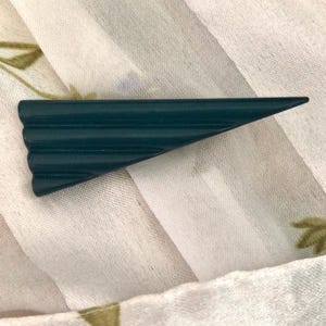 Buch + Deichmann triangle brooch/deep purple/denmark/1980s/lucite/nylon