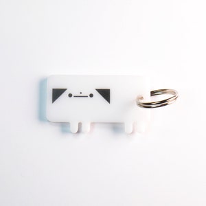 Kaomoji Acryl-Schlüsselanhänger Hund „Neutral Potiche“