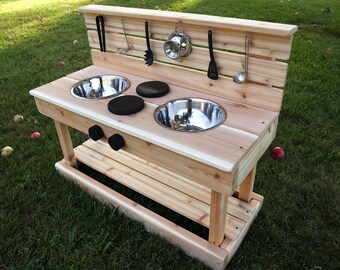 Cedar Handcrafted Mud Kitchen | Outdoor Play Kitchen for Toddlers and Kids | Made in Canada