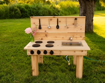 Roofed Chicknic Table 16x17 in Plans - DIY Chicken Picnic Table PDF Download