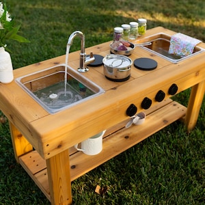 Cuisine simple en terre cuite avec étagère | Simulation de cuisine d&#39;extérieur avec évier fonctionnel | Cuisine pour enfants Montessori | Jouet en bois pour jardin | Table sensorielle |