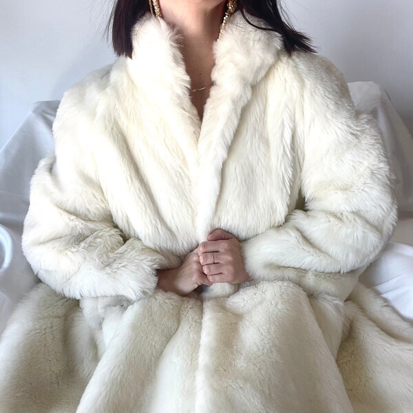 Vintage white faux fur coat trapeze midi length pockets oversized luxury chic 100% acrylic size S-L