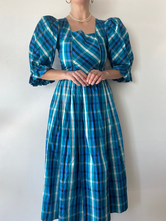 Vintage Austrian puffy sleeves dress by Isola 100… - image 8