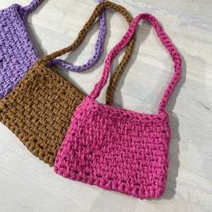 Schema uncinetto o pattern per realizzare ELSA mini BAG CROCHET, borsetta uncinetto a tracolla o spalla immagine 1